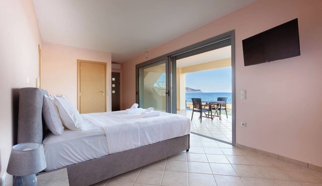 Ground floor beachfront studio/apartment in Monemvasia