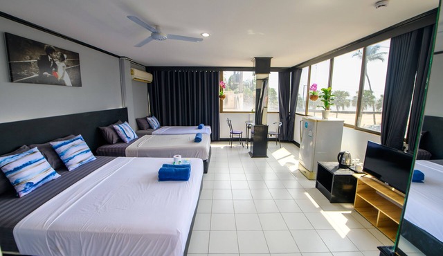 Happy Jomtien - Direct Beach Access, Sea View & Central Location in Pattaya
