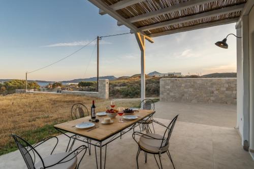 Harites Home - Sea View Villa B in Adamantas