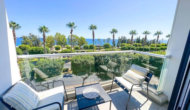 Hawaii Royal Sea View Apartment - 2bed, 2 bathroom in Limassol