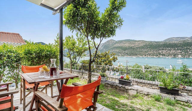 Holiday Home 'Chakalaka - Villa 1' with Sea View, Wi-Fi and Air Conditioning in Leykada