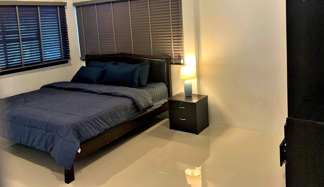 Homely 1 BR Residence | Balcony | Kitchen | Wi-fi