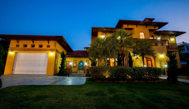 Hua Hin Luxury House/Villa - Minutes To The Beach and Pro Golf Course