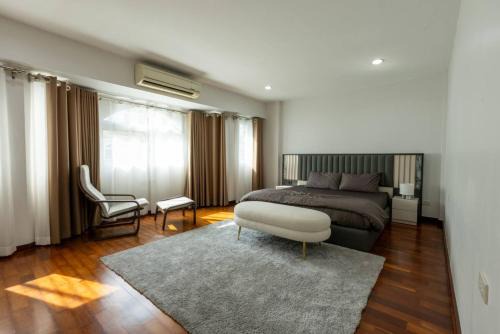 Huge townhome in Bangkok CBD I 4BR 6Bath