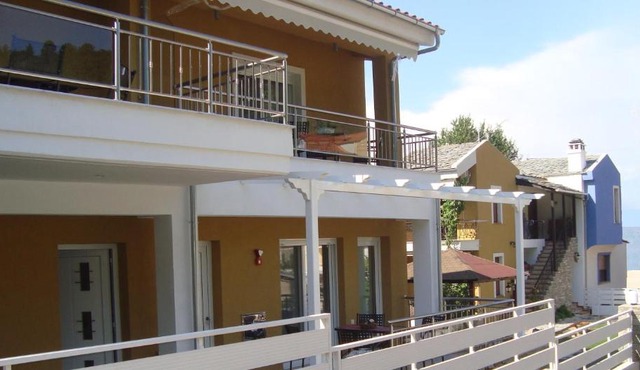 Intra Mare in Skala Potamias