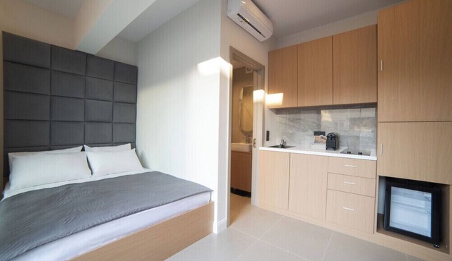 Inviting Stay at AKVA | Terrace & Comfort in Athens