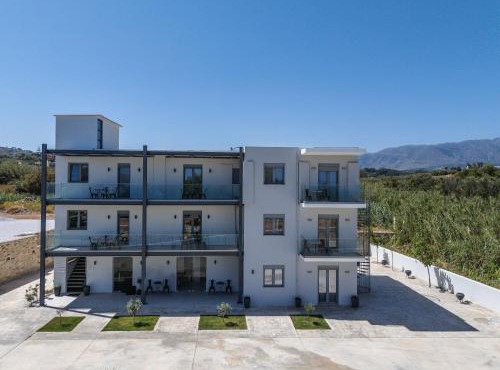 Iosifina rooms, 80 metres from Episkopi beach! in Dhrámia
