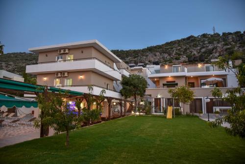 Iraklis Apartments in Stalís