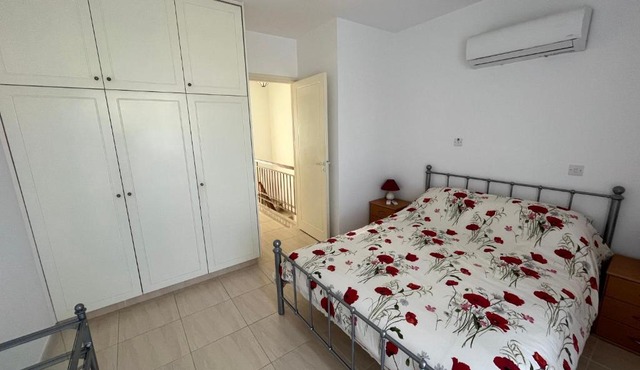 Iris cottage 2-bedroom townhouse in Paphos City