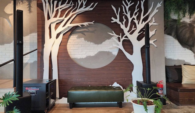 J Place Hotel