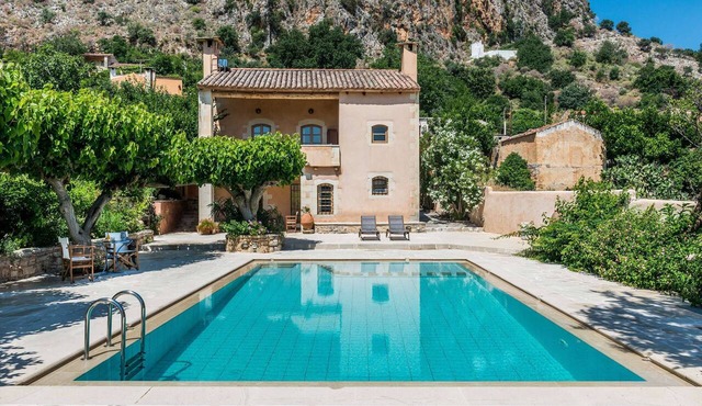 Kamares Private Pool stone Villa in Macheri