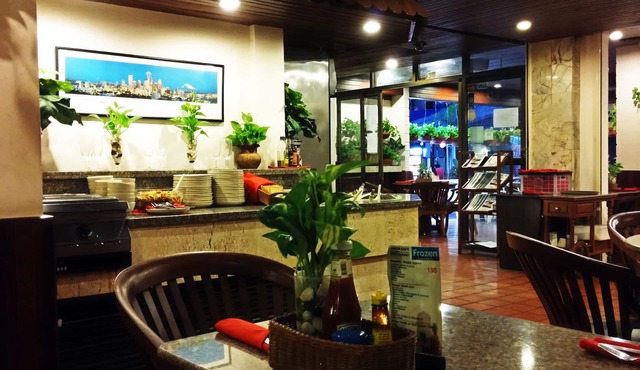 Karon Café Inn
