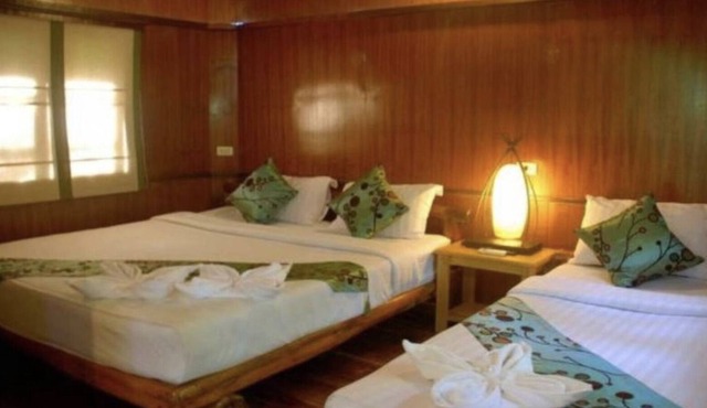 Koh Tao Deluxe cottage (Triple) A/C with ABF