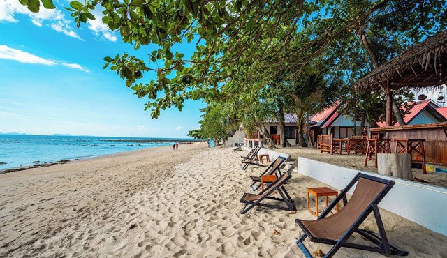 Lanta Beachfront Resort