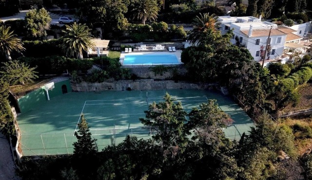 Large Villa with Pool and Private Tennis Court near Ormos Korthiou