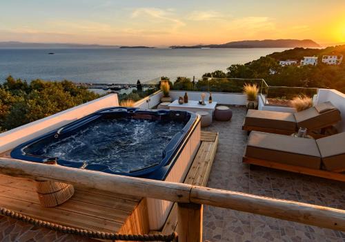 LemonTree Villa Rooftop Jacuzzi And Sea Views in Skopelos Town