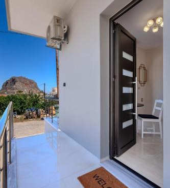 Liθos Monemvasia in Yéfira