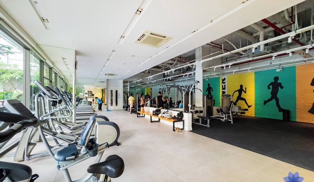 Lighting 2BRs Apt, 5minsfrom Airport, Free gym & Pool in Tan Binh