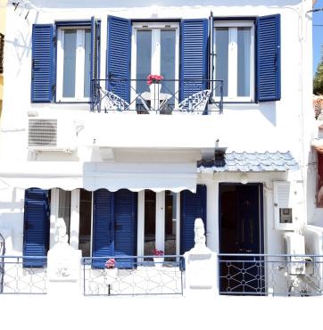 LIONS HOUSE PYTHAGORIO in Pythagoreio