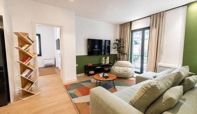 LIV - Upscale Athenian Apartment 1B