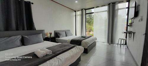 lnthanon Laoju เล่าจู