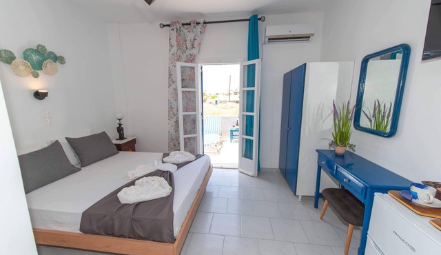 Lunar Santorini Hotel in Santorini