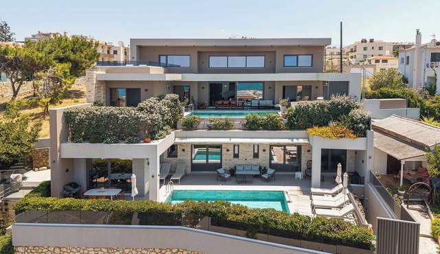 Lusol Seafront Villas-Free* Heated Pools, 100m Sea