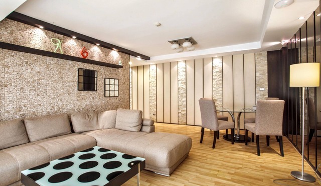 Luxurious 2-Bedroom Condo in Central Bangkok with Gym and Swimming pool Room 2A
