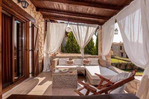 Luxurious Stone House in Siviri