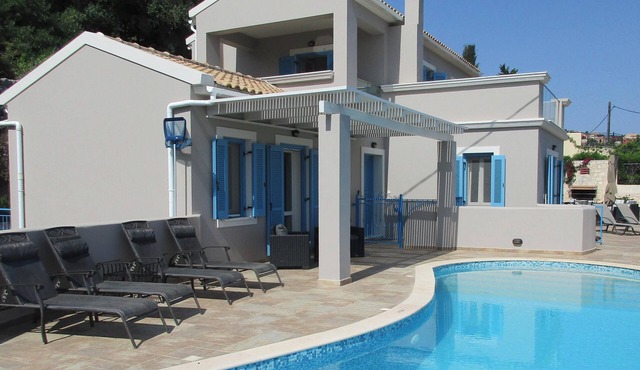 Luxurious Villa With Private Infinity Pool And Uninterrupted Sea Views in Katsarata