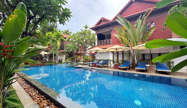 Luxury 3-bedroom villa with AC- Share Swimming Pool-Siem Reap Angkor