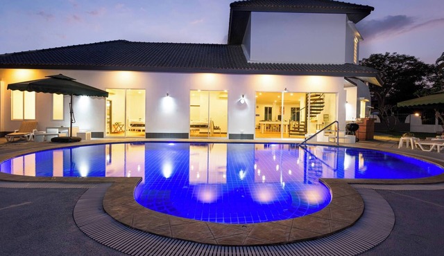 Luxury 4BR private 425sqm party pool villa