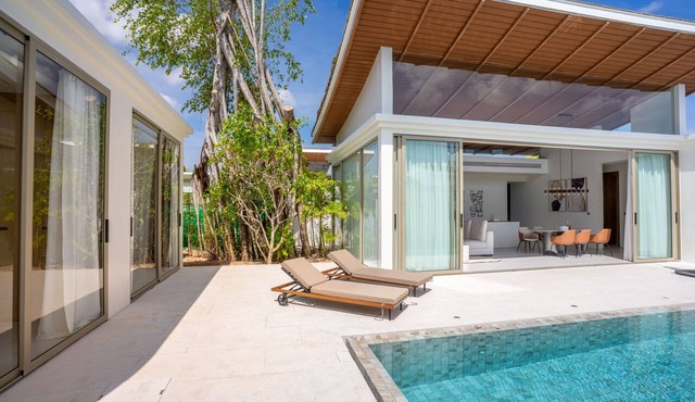 Luxury 4BR Pool Villa Bang Tao in Tambon Thep Krasatti