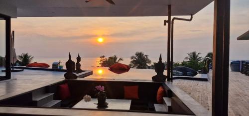 Luxury 5 bedroom villa Infinity pool Sea view