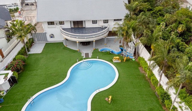 Luxury 5 BR Private Party Pool Villa Pattaya