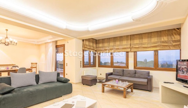 Luxury appartment, only 7 minutes from Thessaloniki airport and 15 minutes from city center ,for 8-23 people also for gatherings and parties in Néon Rýsion