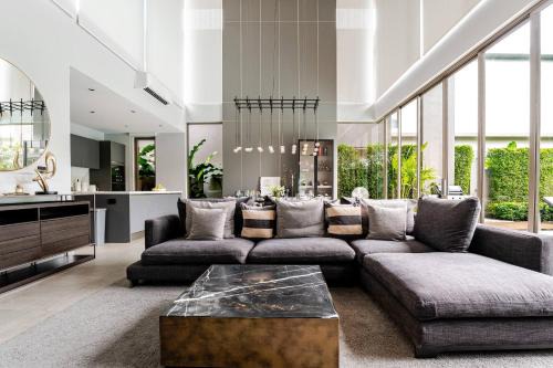 Luxury Family Villa Bang Tao - 12m Pool & Garden in Ban Thalat Choeng Thale