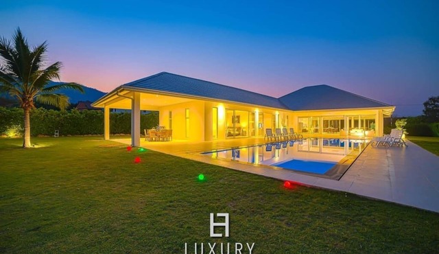 Luxury Modern 4 Bedroom Pool Villa (PH111)