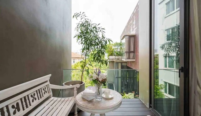 Luxury Modern Pool Jacuzzi Villa 5BR Thonglor in Bangkok