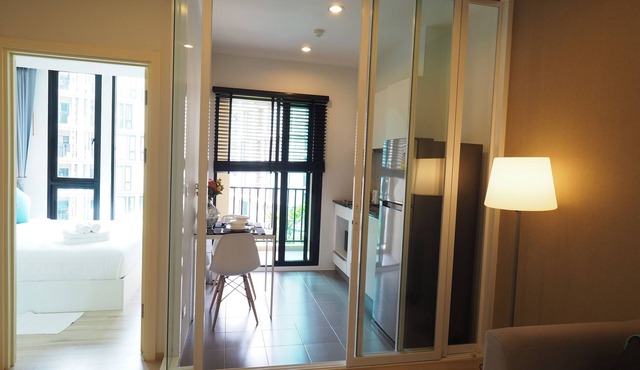 Luxury One Bedroom with Pool View near Shopping Center in Phuket Town