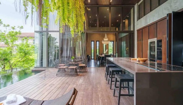 Luxury Pool Villa with Jacuzzi & Lift by Thonglor