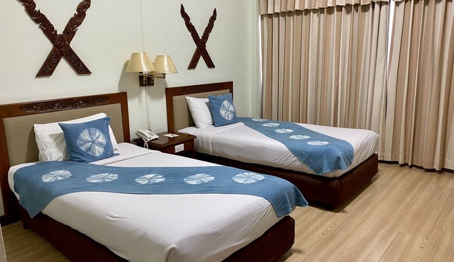Mae Yom Palace Hotel