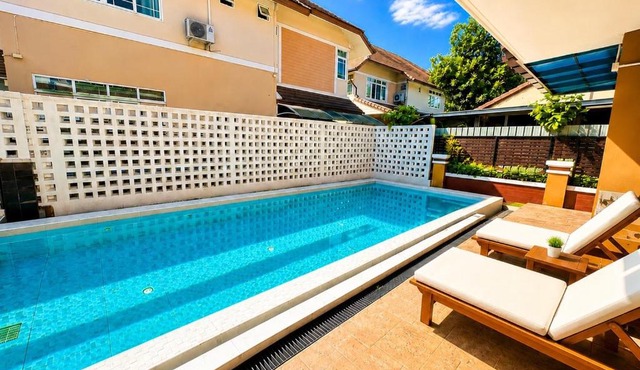MAHI Pool Villa 4BR Near Airport & Old Town