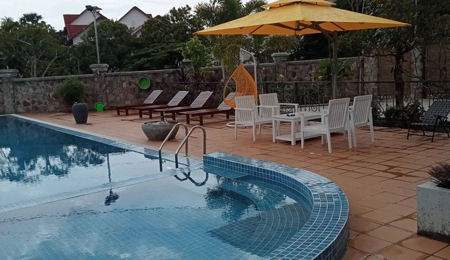 Maison de Maître Avec Grande Piscine de 300 m2