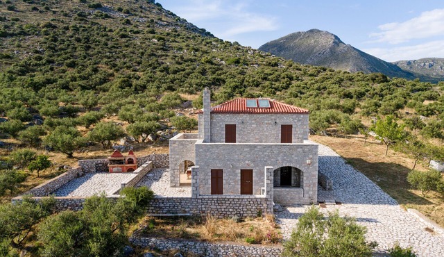 Mani Stone Tower– Sea & Mountain Escape by ΜΡS in Oitylo