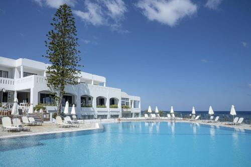Maritimo Beach Hotel in Sisi