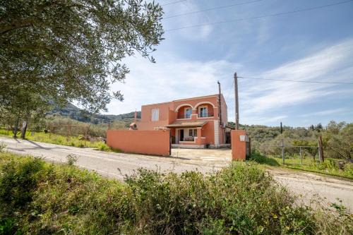 Markatis House with views to Corfu east in Káto Spílaion