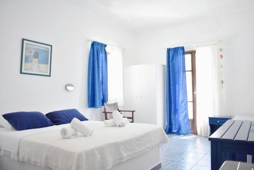 Martinos Studios, Merihas port in Kithnos