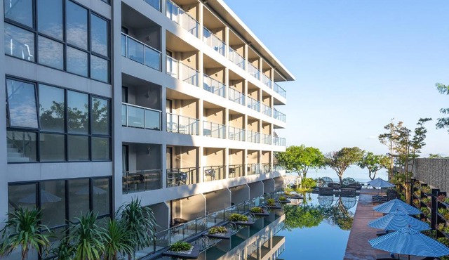 Mayaana Beach Resort Pattaya - Formerly Golden Tulip Pattaya Beach Resort