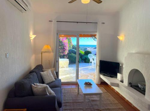 Mediterranean Cottage, Sea View, Great Location in Khlorakas